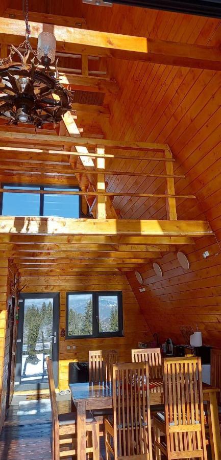 Corbilor The Raven's Hut Chalet *