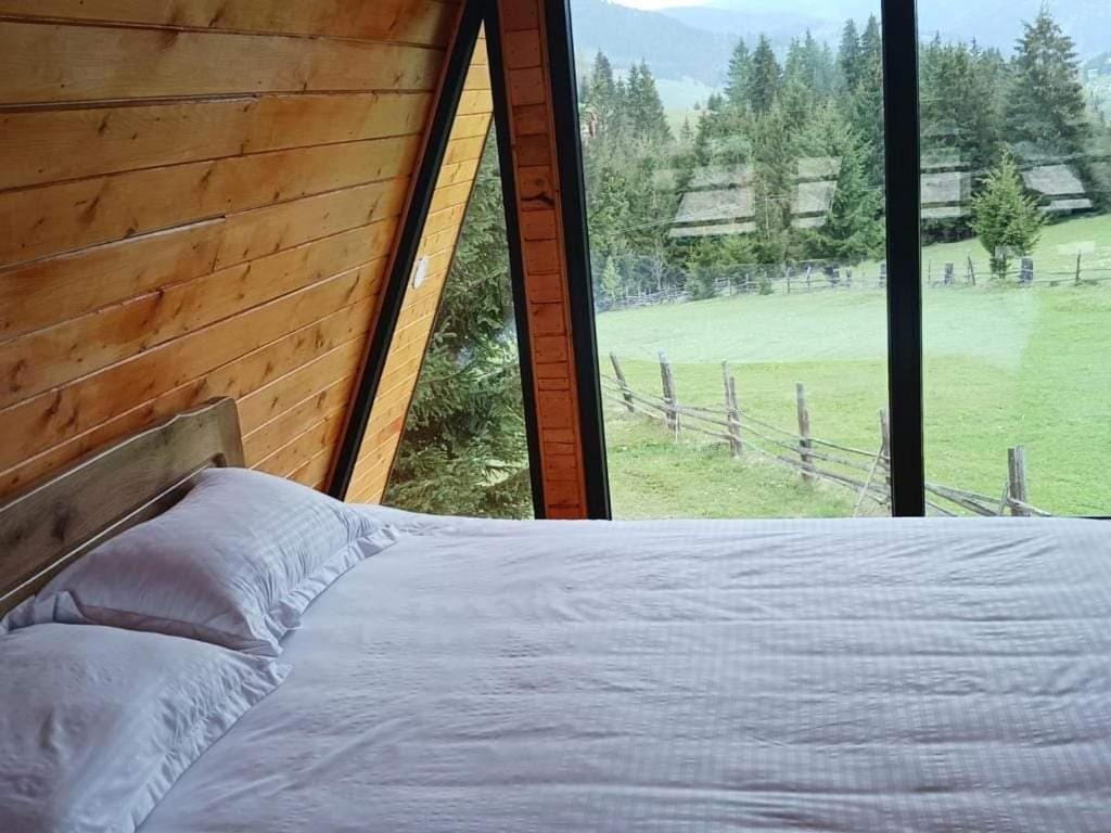 Corbilor The Raven's Hut Chalet *